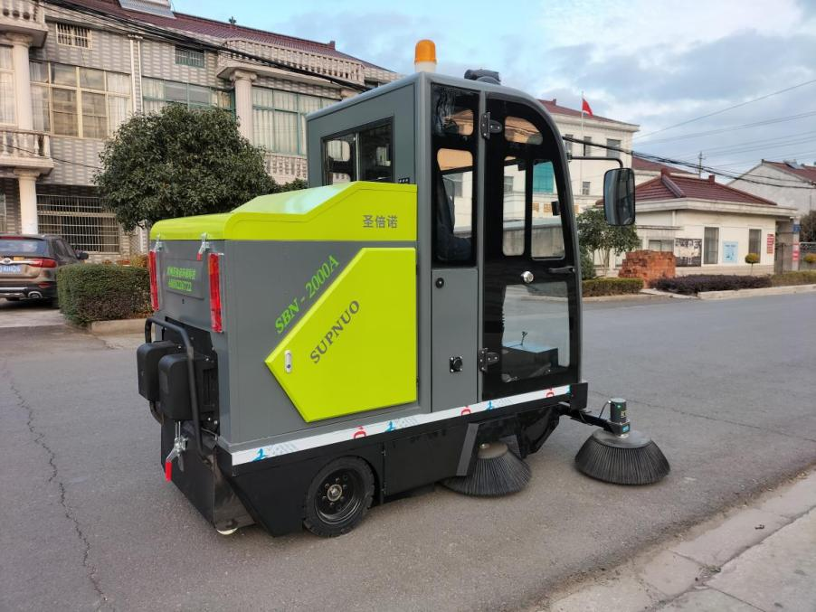 曲靖龙建清扫车_0